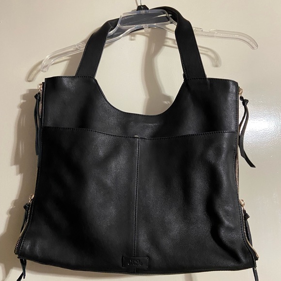 Vince Camuto, nice black leather tote bag - Picture 2 of 9